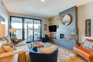 Living Room | Fireplace | Smart TV | Board Games & Books