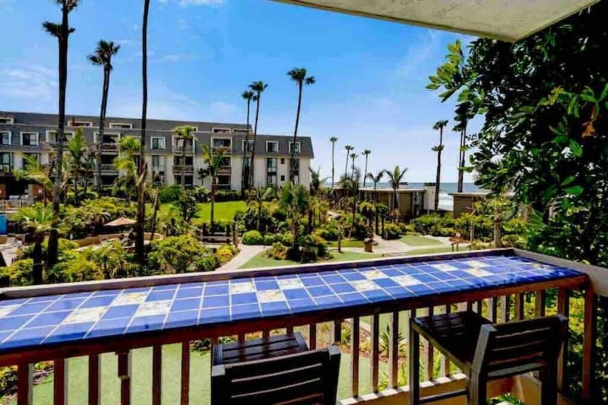 E-104 Lovely, 1 bedroom Condo, Ocean & Pool View-