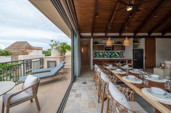 Outdoor dining