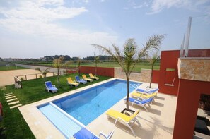 Superb Esposende Villa | 5 Bedrooms | Villa Agobar | Tennis Court | Walking Distance to Beach