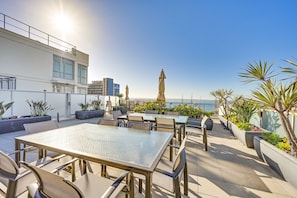 Community Outdoor Space | Rooftop View