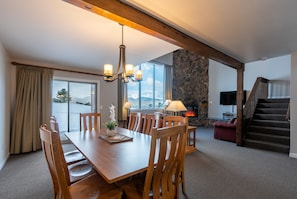 Dining while enjoying majestic mountain ranges