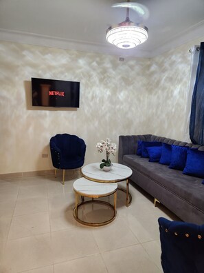 Tv in living area and master bedroom. Both have Netflix.