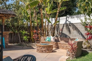 Outdoor elegance meets ample space – our backyard, your personal oasis.