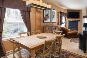 Dining Room Seating with Breakfast Bar