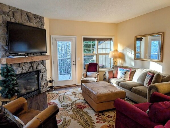 Cozy living room with a gas fireplace.