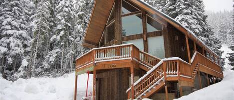Welcome to Slope Side Cabin