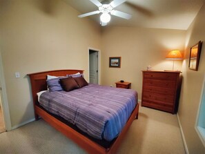 Master Bedroom with Queen Bed