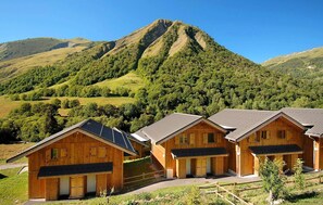 Some rooms feature a terrace with a view of the mountains