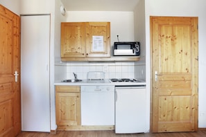 Make a tasty meal in your own kitchenette!