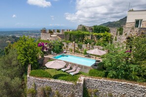 Autumn, Balcony / Terrace / Patio, Building Exterior, Garden, Outdoor, Pool, Scenic View, Spring, Summer