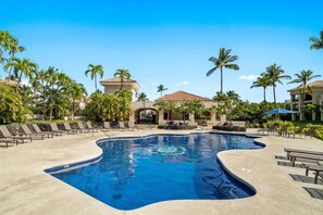 The Shores at Waikoloa pool area