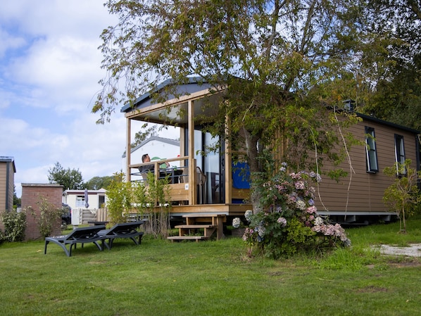 Außenseite Ferienhaus [Sommer]