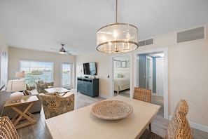 Dining/living Area, overlooks the Gulf of Mexico Intracoastal