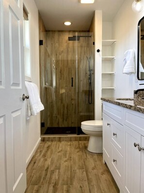 Master Bathroom - Lux Rain Shower and Double Granite Vanity 