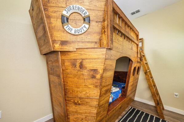 Ahoy, Matey ! Come relax on this beautiful pirate ship after a day of treasure hunting