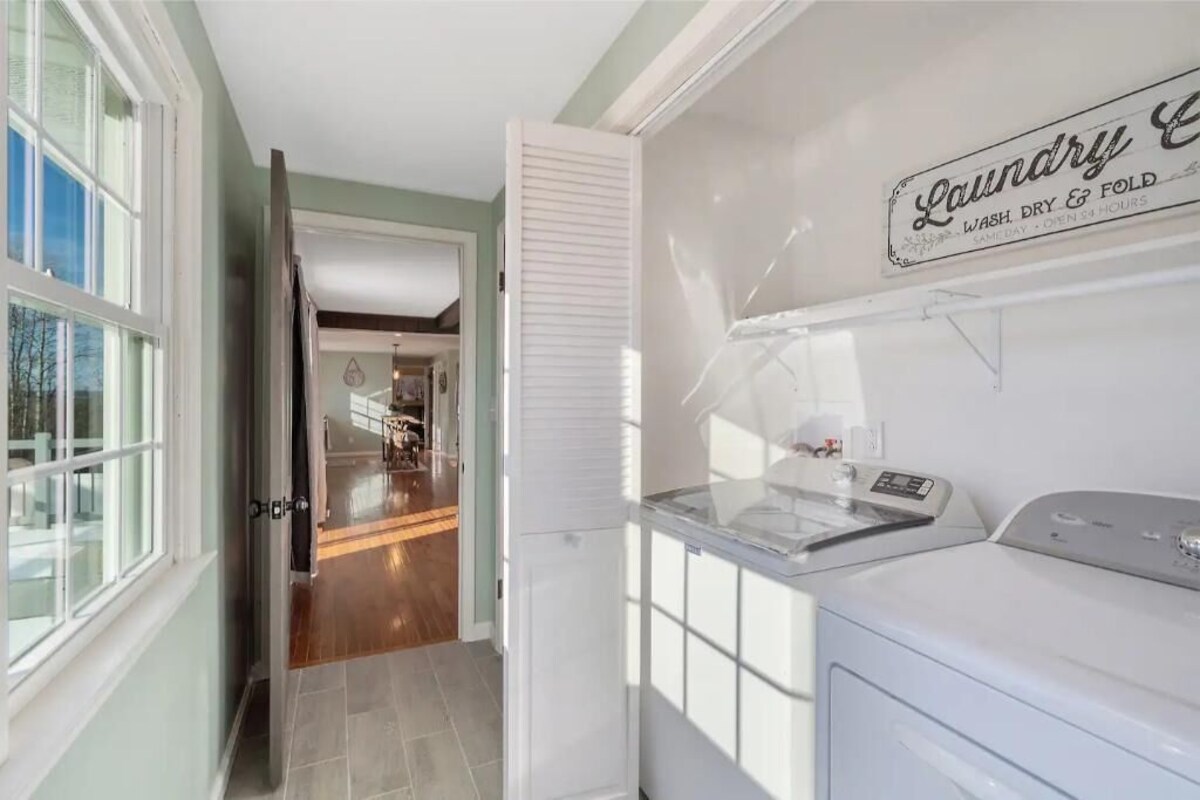 Sleeps 10, Nerf wall, Game Room, fully fenced yard