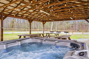 A Family Tradition's hot tub and pavilion