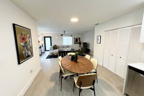 Dinning room and table for 6