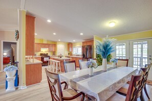 Dining Area | Dishware & Flatware