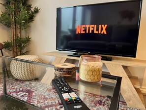 Lounge area includes 40" TV with Netflix