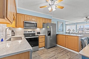 All modern appliances to make meal preparation a breeze.