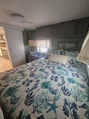 queen bedroom 1