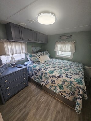queen bedroom 1