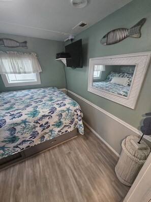 queen bedroom 1