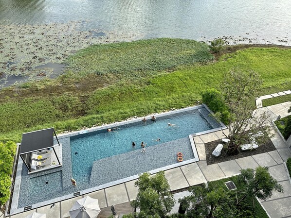 2 bedroom Condo at Cassia Laguna (115)