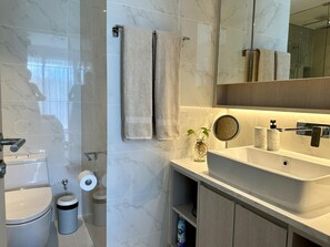 2 bedroom Condo at Cassia Laguna (116)