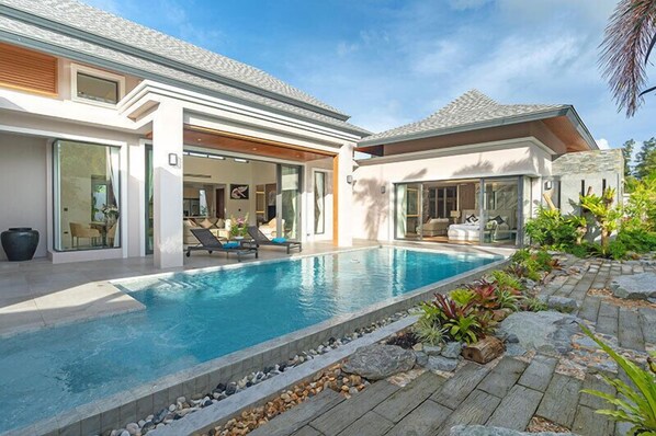 3 bedroom luxury pool villa in Cherng Talay (131)