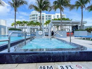 Hot tub at the west pool