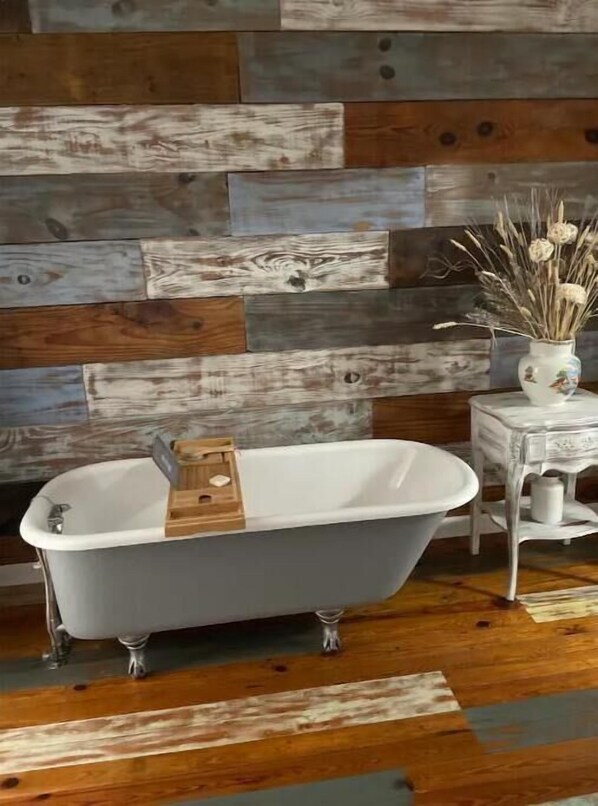 Clawfoot soaking tub