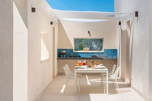 Autumn, Balcony / Terrace / Patio, Building Exterior, Garden, Outdoor, Spring, Summer
