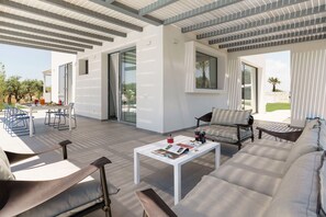 Autumn, Balcony / Terrace / Patio, Building Exterior, Outdoor, Spring, Summer