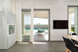 Autumn, Balcony / Terrace / Patio, Dining Room, Pool, Spring, Summer