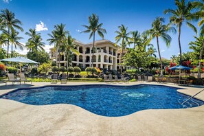 The Shores at Waikoloa pool area