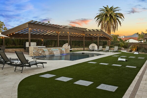 "The backyard is dreamy. I will def be staying here again." Joe - Mar 2024
