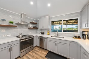 International Colony Club 16 kitchen 1
