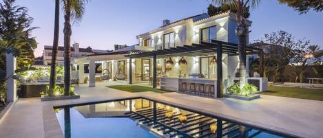 Swimming pool