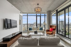 Gorgeous views, functional layout and furniture and a private patio. 