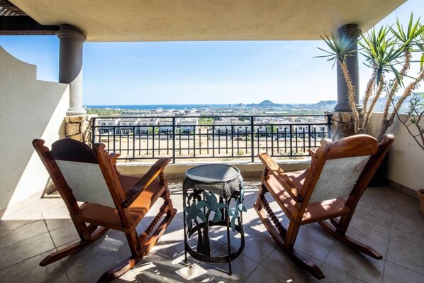 Beautiful Balcony w/ View of Lands End