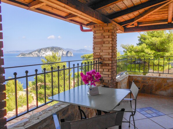 Panorama-Blick vom Balkon auf die Bucht und Turtle Island