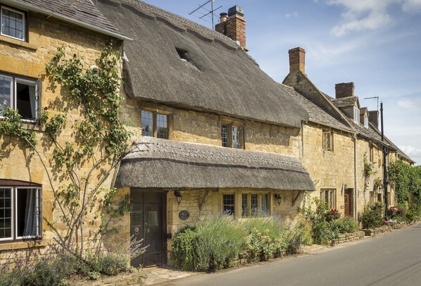 Welcome to Inglenook Cottage, Broad Campden