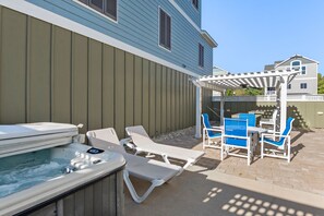 CB40: Green Sea Turtle | Private Courtyard w/ Hot Tub