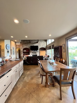 Dining to living