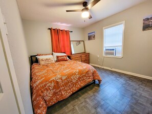 bedroom with queen bed