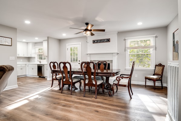 large dining area in open floorplan (fireplace is inoperable)