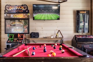 Game on! Where fun and friendly competition collide. 🎱🕹️ #GameRoomJoy #PlaytimeParadise